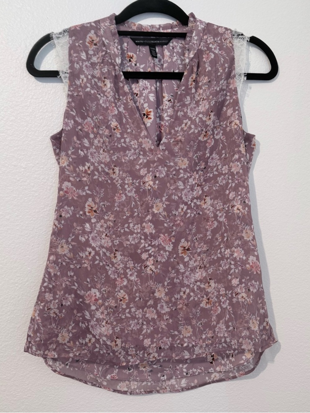 White House Black Market Lavender Frost Floral Print Blouse Size XXS